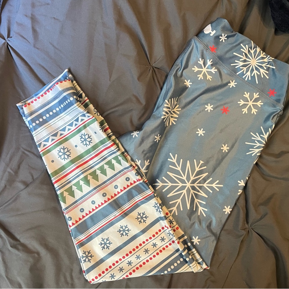 Festive Snowflake and Geometric Print Leggings
